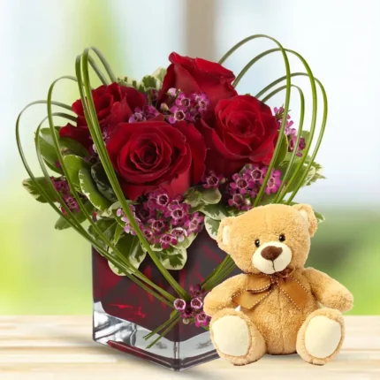 4-red-roses-in-a-cube-vase-with-teddy