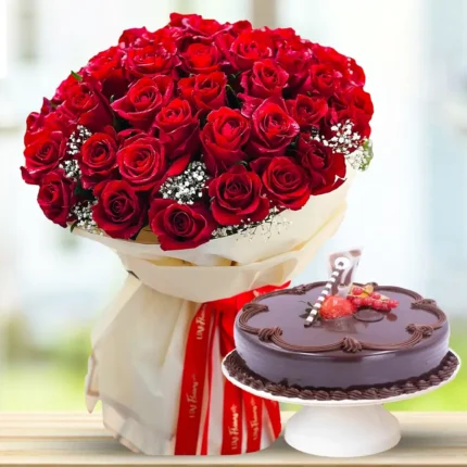 red-roses-bouquet-with-chocolate-cake