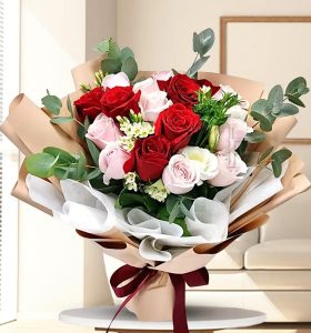 Bouquet-Of-Pink-Roses-&-Red-Roses