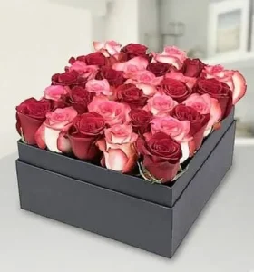 mixed-red-and-pink-roses-in-a-box