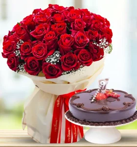 red-roses-bouquet-with-chocolate-cake