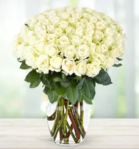 white-roses-in-a-vase